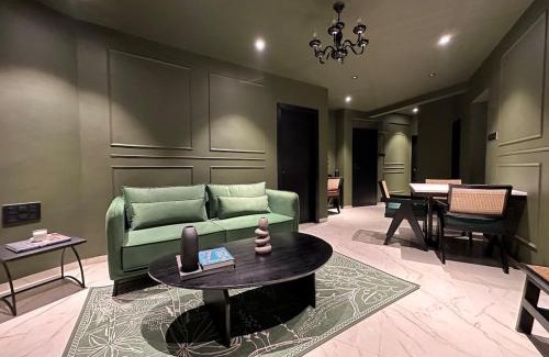 Pali Hill Apartamento | Plush Bandra West - Luxury 2BHK Apartment & Study