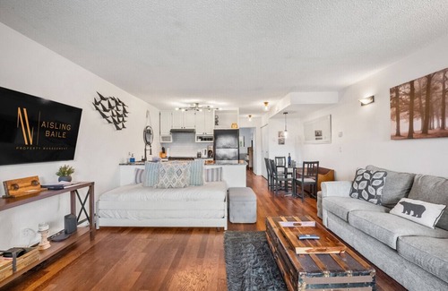 East Kootenay Apartamento | ⭐Plush⭐| Indoor Pool | Hot Tub | Beach | Tennis