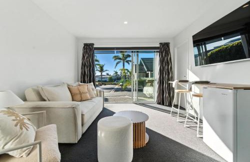 Papamoa Beach Casa | Plush Perfection in Papamoa