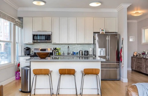 Nob Hill Casa | Plush Three Bedroom Private Getaway in the Heart of Nob Hill!