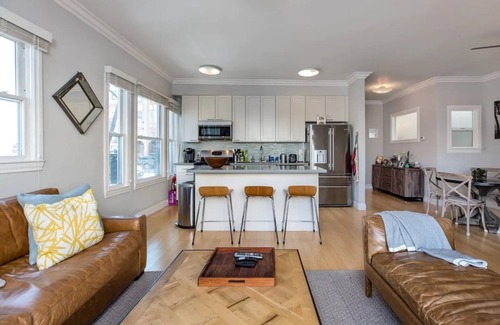 Nob Hill Casa | Plush Three Bedroom Private Getaway in the Heart of Nob Hill!