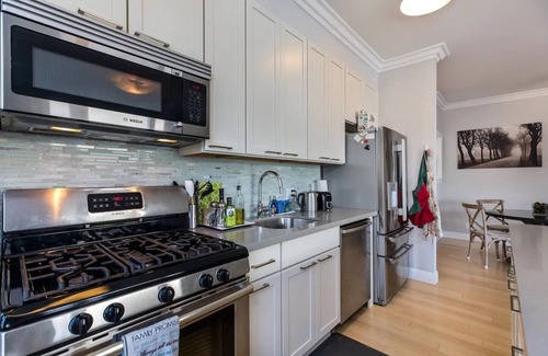 Nob Hill Casa | Plush Three Bedroom Private Getaway in the Heart of Nob Hill!