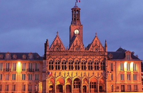 Saint-Quentin Apartamento | PLUTON 's near the gare station and markets