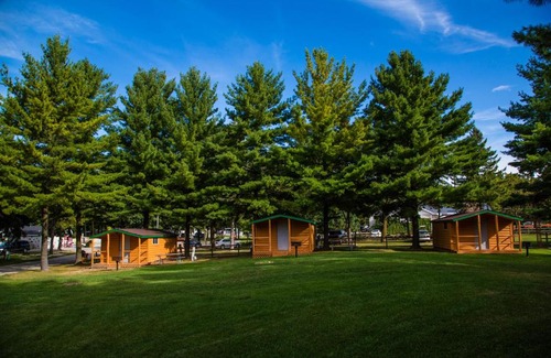 Plymouth Complejo | Plymouth Rock Camping Resort One-Bedroom Cabin 6