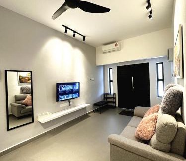 Bayan Baru Apartamento | PM153 LandedHouse Modern Airport