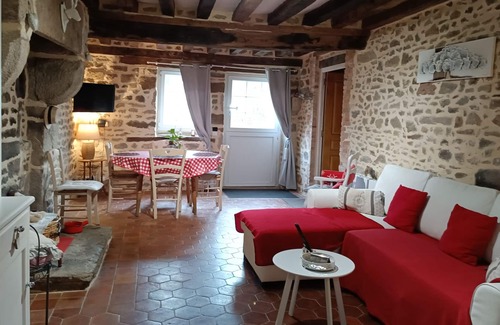 Saint-Ceneri-le-Gerei Otro | Pmr cottage in the typical stone farmhouse in one of the most beautiful villages in France