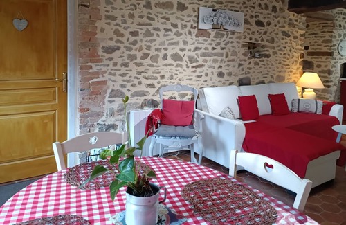 Saint-Ceneri-le-Gerei Otro | Pmr cottage in the typical stone farmhouse in one of the most beautiful villages in France