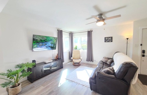 West End Casa | PNW Basecamp-Mins to Pt Defiance Zoo, Titlow Beach Park, 4 BR- Centrally Located