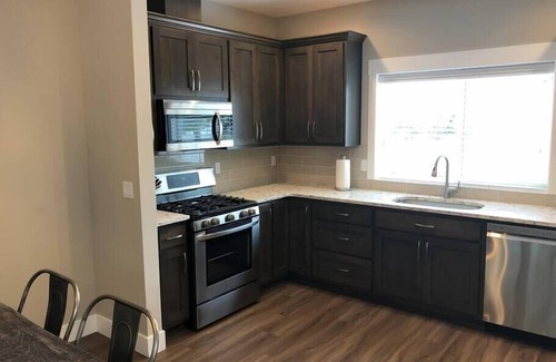 Sedro-Woolley Condominio | Nueva casa de pueblo moderna totalmente amueblada