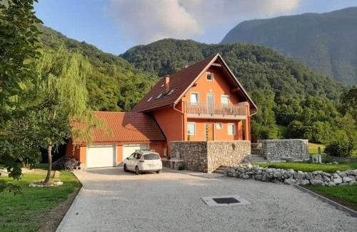 Cezsoca Casa | Počitniška hiša Nad Sočo