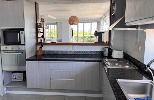 Pocitos Apartamento | Pocitos apartment steps away from Montevideo Shopping Center