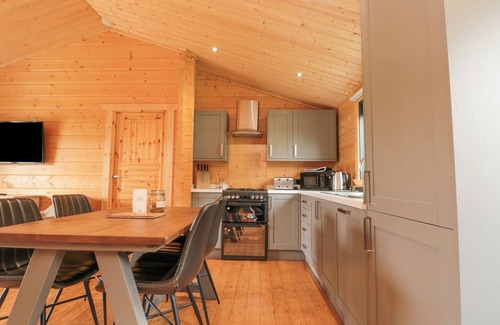 Driffield Cabaña | POCKTHORPE LODGE, pet friendly, country holiday cottage in Nafferton