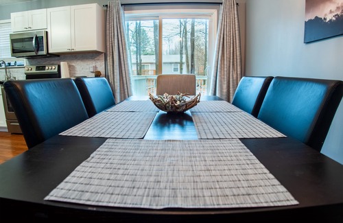 Tobyhanna Chalet De Esquí | Pocono Dog Friendly Home, Deck, Yard & Fire Pit