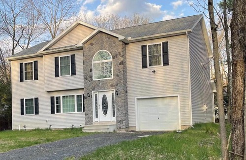 Pocono Summit Casa | Pocono Escape - Modern & Cozy