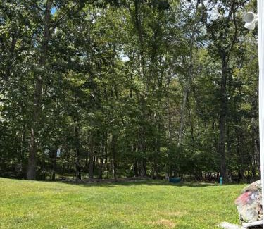 East Stroudsburg Casa | Pocono Hideaway,Big Screen TV, Crisp Air & Autumn Fun