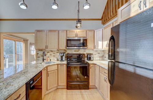 Hamlin Casa | Pocono home: 5 star community golf, lakes, game room. Buy 2 nights get 1 free!
