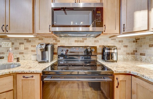 Hamlin Casa | Pocono home: 5 star community golf, lakes, game room. Buy 2 nights get 1 free!