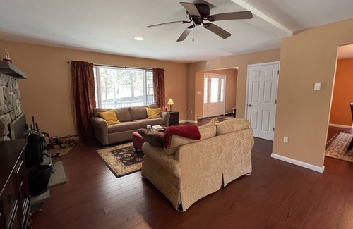 Newfoundland Otro | Pocono Mountain House minutes to Wallenpaupack and half hour to Camelback