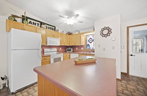 Thornhurst Casa | Pocono Paradise Getaway with Hot Tub