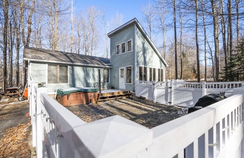 Thornhurst Casa | Pocono Paradise Getaway with Hot Tub