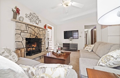 Thornhurst Casa | Pocono Paradise Getaway with Hot Tub
