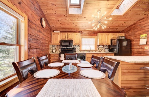Tobyhanna Cabaña | Pocono Vacation Rental With Game Room!
