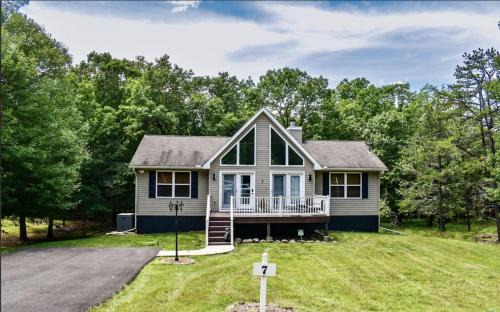 Albrightsville Casa | Poconos Chalet Hot Tub, Game Room, Sleeps 10