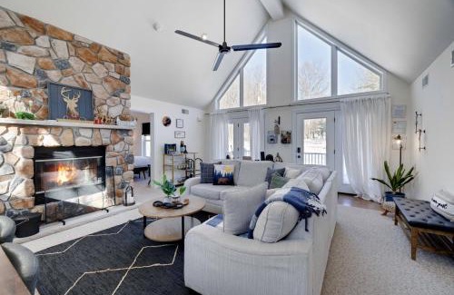 Albrightsville Casa | Poconos Chalet Hot Tub, Game Room, Sleeps 10