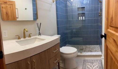 Gouldsboro Casa | Poconos Cozy Cabin EV Charger Indoor Pool