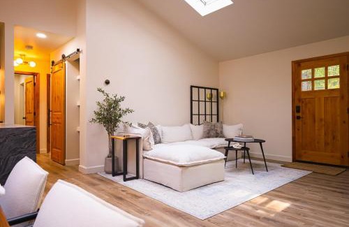 Gouldsboro Casa | Poconos Cozy Cabin EV Charger Indoor Pool