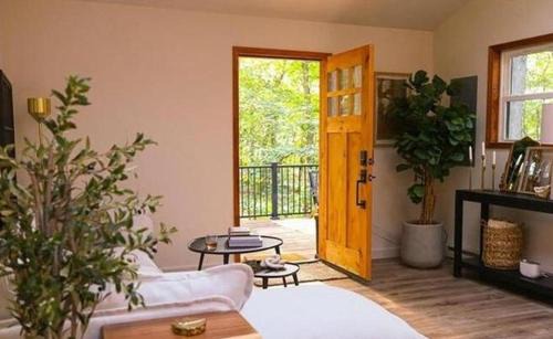 Gouldsboro Casa | Poconos Cozy Cabin EV Charger Indoor Pool