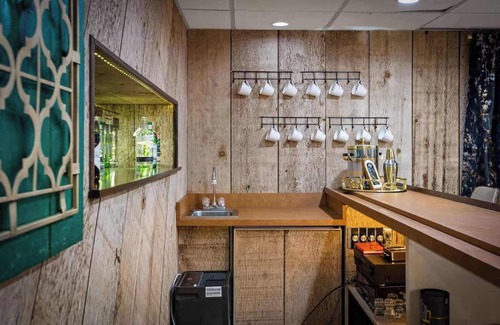 Lake Harmony Estates Casa | Dog-Friendly Speakeasy mins 2 Beach&Ski w/ Hot Tub