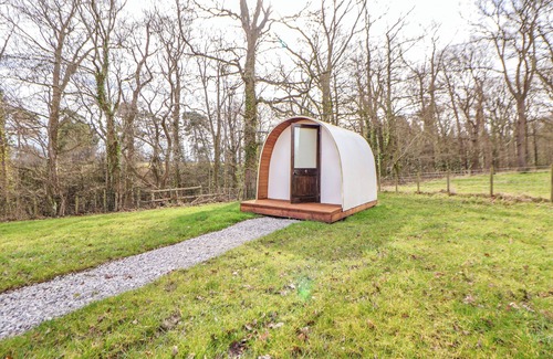 Saint Asaph Cabaña | POD 6, pet friendly, country holiday cottage in St Asaph