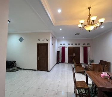 Depok Casa | Podhomoro homestay