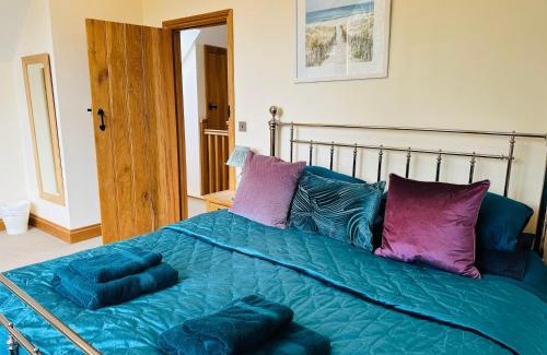 Petersfield Casa | Poet's Cottage, Steep - Rural Location - Sleeps 6