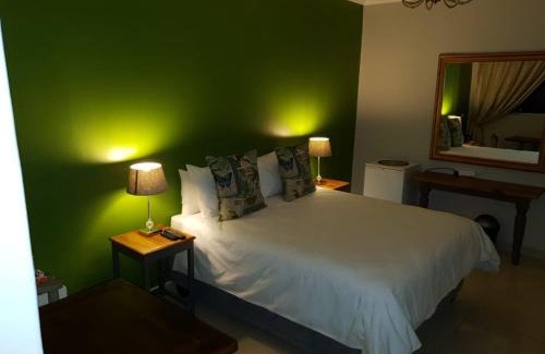 Vryburg Cama Y Desayuno | Poetry Guestrooms