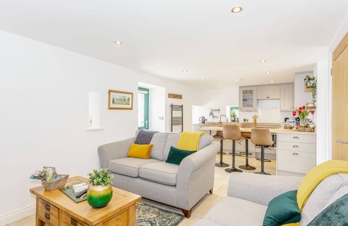 Skipton Casa | POGLES WOOD COTTAGE, pet friendly, with a garden in Grassington