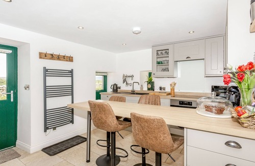 Skipton Casa | POGLES WOOD COTTAGE, pet friendly, with a garden in Grassington