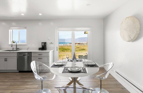 Point Arena Cabaña | Point Arena Lighthouse - Head Keeper's House