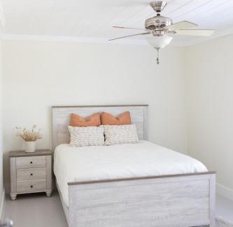 Mid Island Casa | Point Break! Walk to Beach - Cozy Beach Family Cottage with Pool