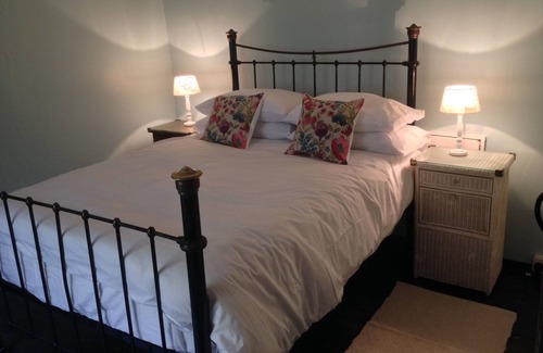 Ticehurst Cabaña | Point Cottage, Ticehurst, East Sussex 2 Double Bedrooms