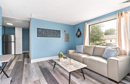 Narragansett Casa | Point Judith Cottage near Scarborough Beach