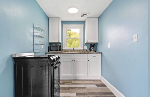 Narragansett Casa | Point Judith Cottage near Scarborough Beach
