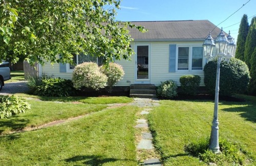 Narragansett Cabaña | Point Judith Narragansett Rhode Island Cottage by the Sea