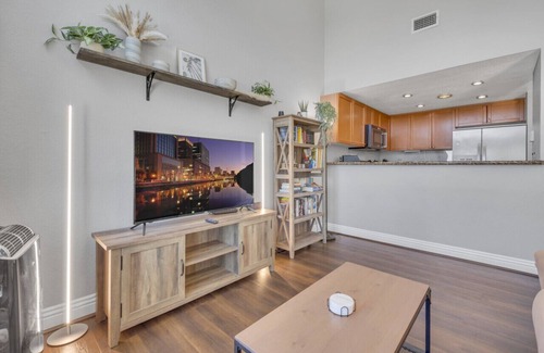 Point Loma Heights Condominio | Point Loma 2BR Townhome w/ Parking, Prime Location