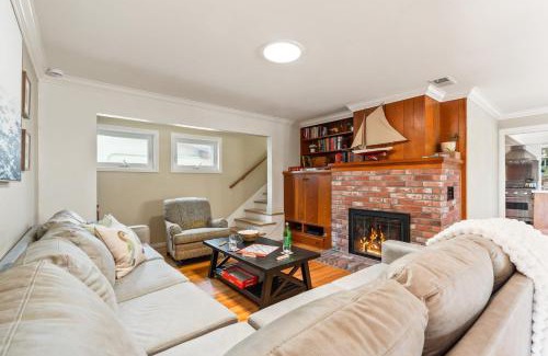 Point Loma Heights Casa | Point Loma Home w Putting Green Firepit Game Room Beach Access Zola Street by AvantStay