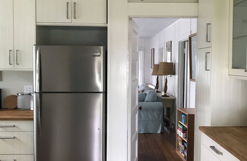 Old Lyme Cabaña | POINT O' WOODS Beautiful & Breezy -5 min walk to beach!