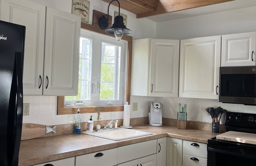 Old Lyme Casa | Point O Woods House walk to private beach