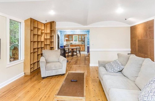 Lowell Point Cabaña | Point Place, Cozy Cabin a Short Walk from the Beach