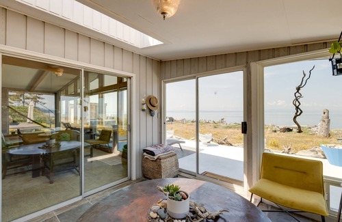 Point Roberts Cabaña | Point Roberts Cottage w/ Ocean Views + Hot Tub!